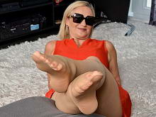 Hosiery Home Update: Mature model Olinka in tan sheer toe tights